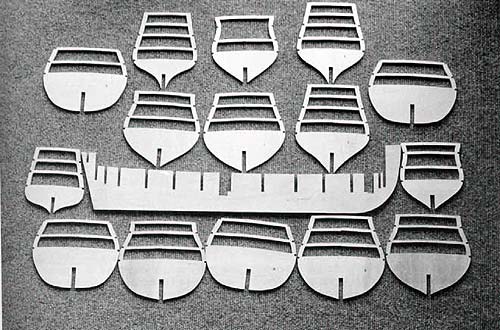 Главные шпангоуты и фальшкиль набора