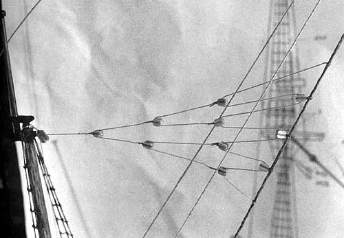 Фордуны, поддерживающие блинда-стеньгу и связывающие ее с фока-стень-штагом