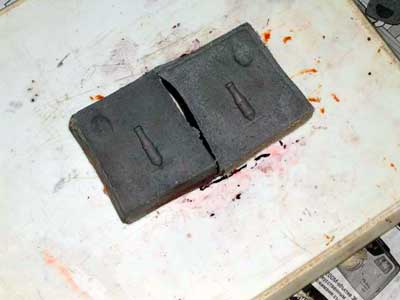 Результат нашей работы - две половинки гипсовой формы Результат нашей работы - две половинки гипсовой формы