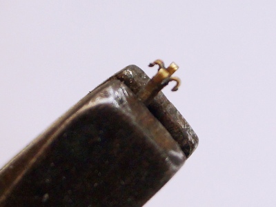 Подравниваем конструкцию пассатижами