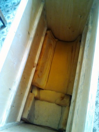 Поролон на дне ящика