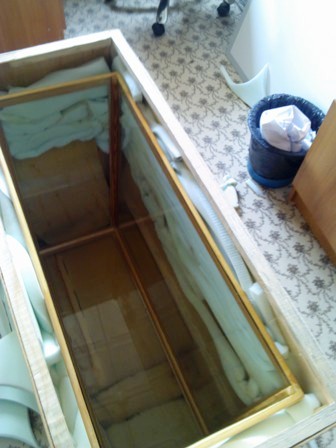 Заполняем поролоном боковые пространства