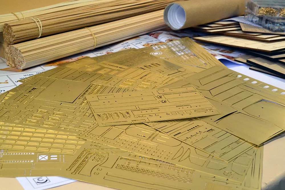 USS Missouri BB-63 + (Полный набор инструментов, клея и краски) USS Missouri BB-63 + (Полный набор инструментов, клея и краски)