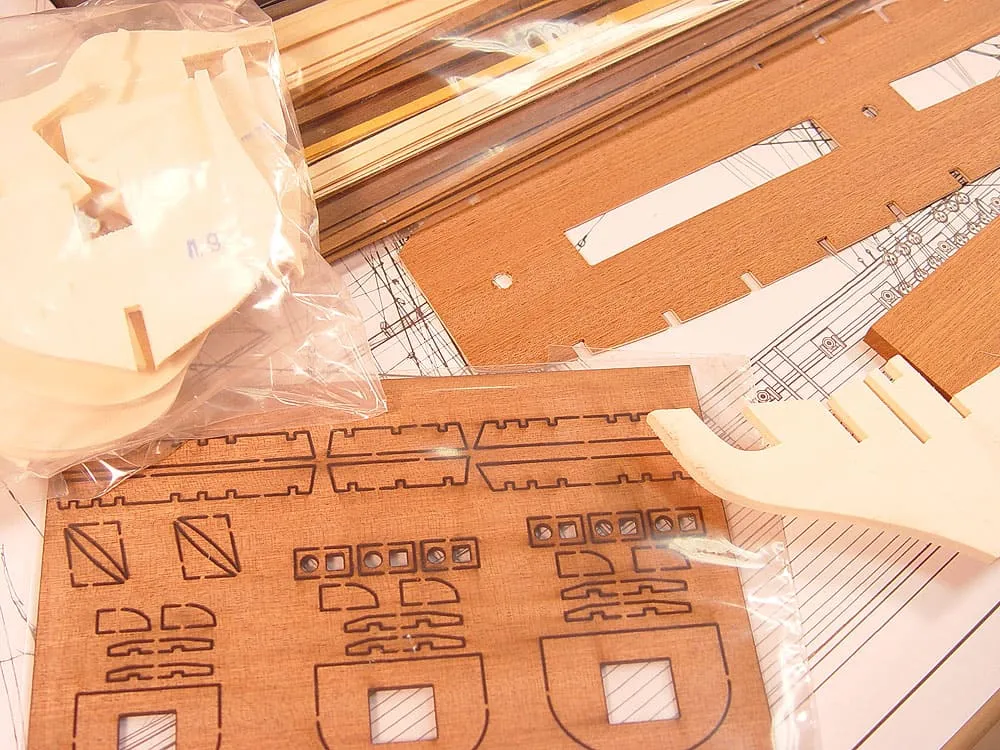 деревянная модель корабля HMS Greyhound