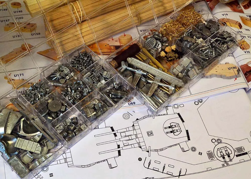 USS Missouri BB-63 + (Полный набор инструментов, клея и краски) USS Missouri BB-63 + (Полный набор инструментов, клея и краски)