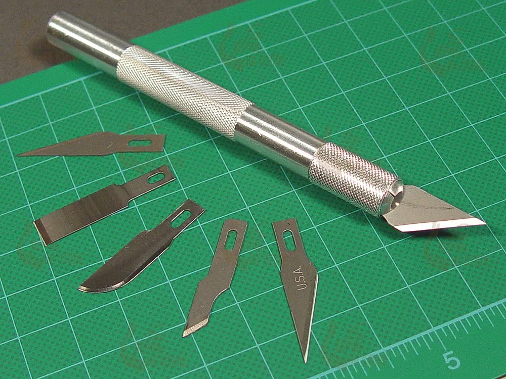 Нож N2 и набор из пяти разных лезвий Нож N2 и набор из пяти разных лезвий