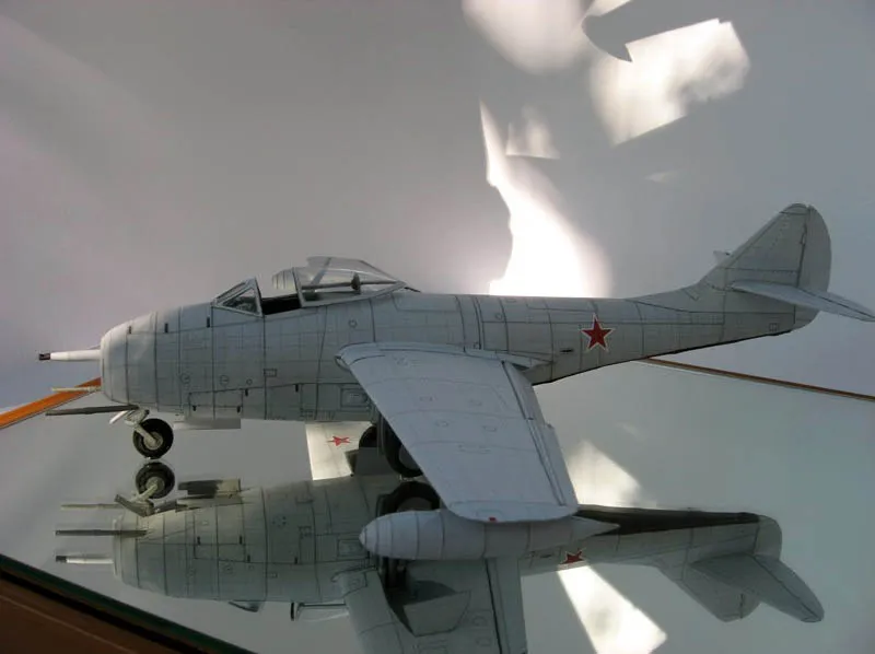 Модель из бумаги реактивный истребитель Модель из бумаги реактивный истребитель