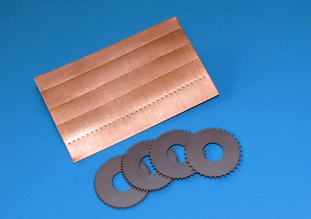 Инструмент для тиснения с четырьмя колёсиками Инструмент для тиснения с четырьмя колёсиками