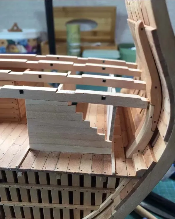 модель корабля для сборки Bonhomme Richard сечение, версия вишня + интерьер