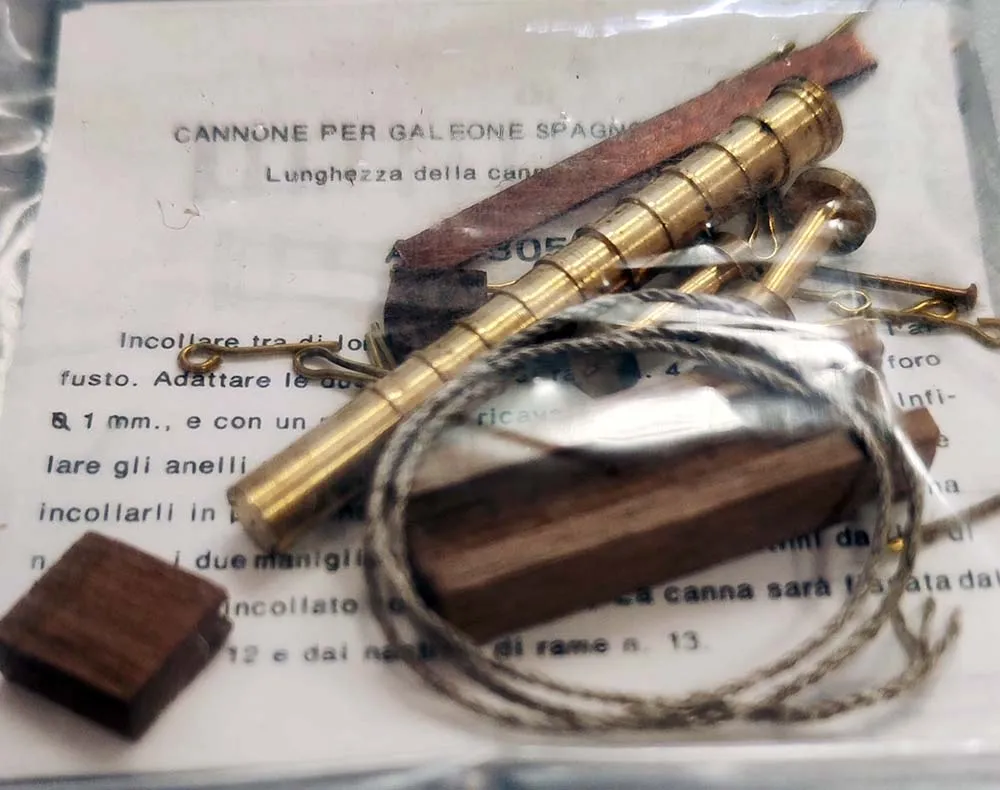 Испанская пушка на станке, латунь и дерево, 40 мм Испанская пушка на станке, латунь и дерево, 40 мм