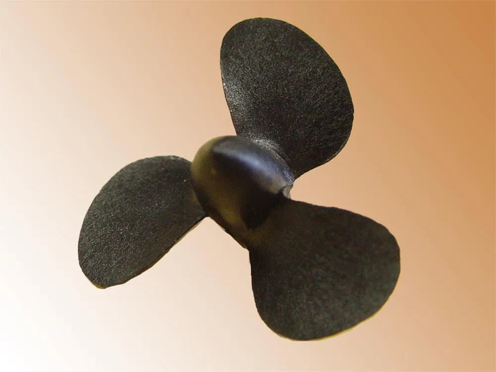 Винт нейлоновый трехлопастной левый, 30мм