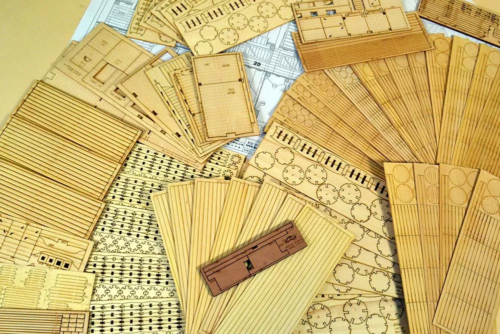 модель корабля для сборки Bonhomme Richard сечение, версия самшит + интерьер