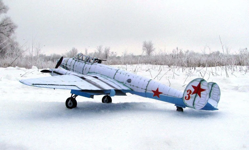 Модель из картона Тяжелый истребитель Модель из картона Тяжелый истребитель