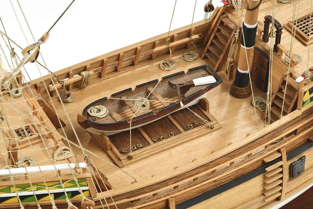 Английский галеон Mayflower + (Полный набор инструментов, клея и краски) Английский галеон Mayflower + (Полный набор инструментов, клея и краски)