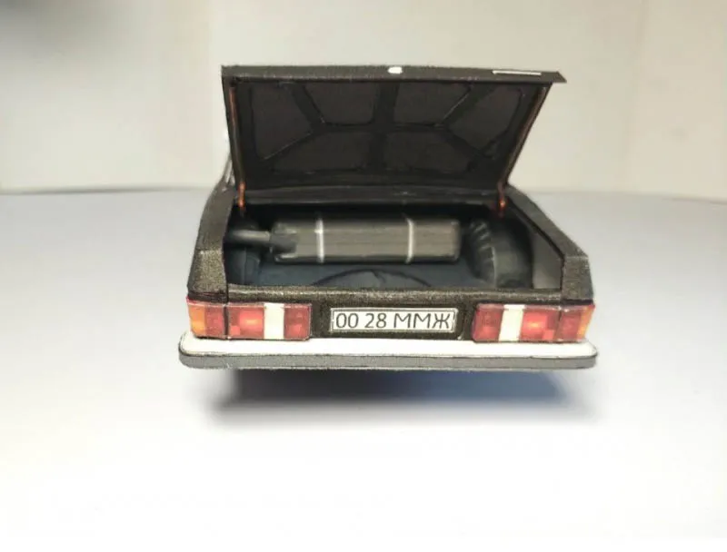 Модель из бумаги автомобиль легковой