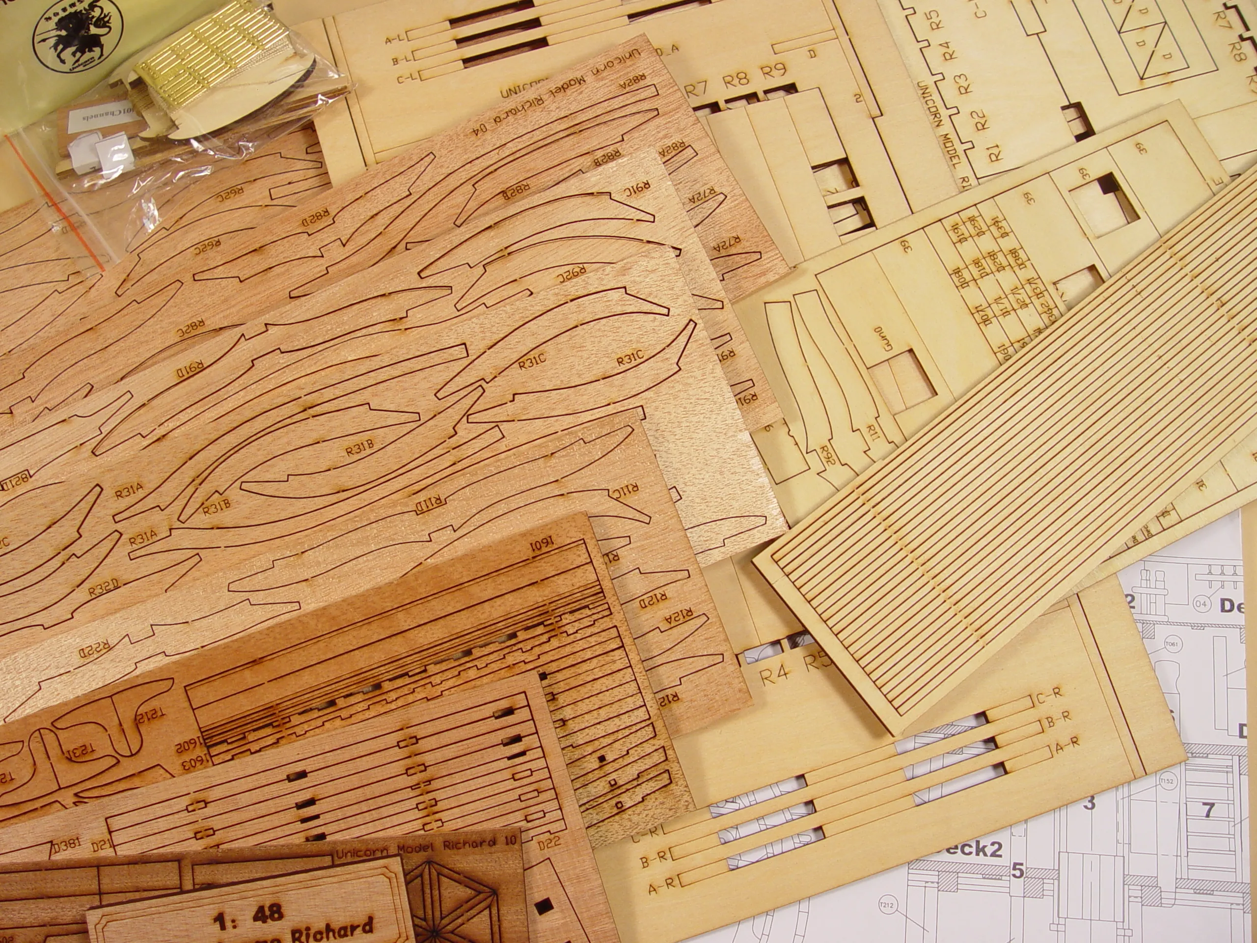 модель корабля для сборки Bonhomme Richard сечение, версия самшит модель корабля для сборки Bonhomme Richard сечение, версия самшит