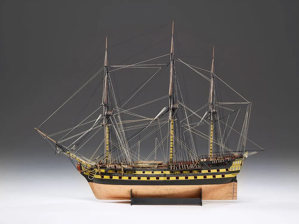 модель корабля HMS Vanguard