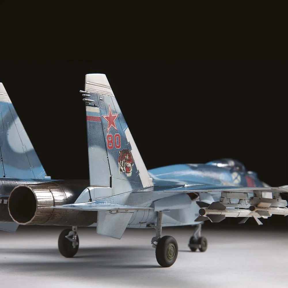 Самолет "Су-33" (подарочный набор) Самолет "Су-33" (подарочный набор)