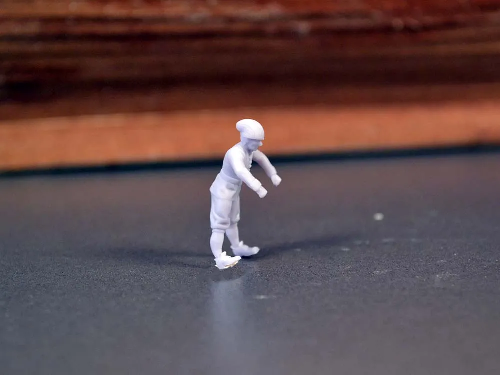 Фигурка матроса, работающего на рее, 25 мм Фигурка матроса, работающего на рее, 25 мм