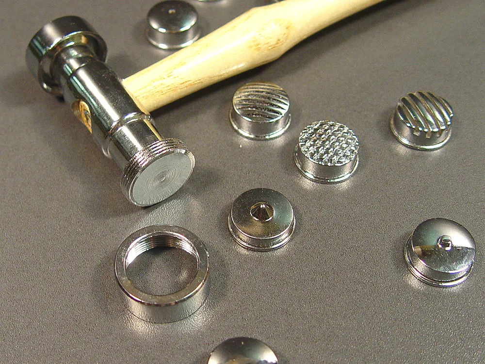 Молоток с 9 текстурными бойками Молоток с 9 текстурными бойками