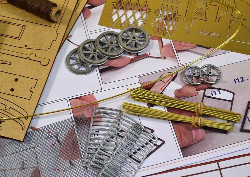 Модель трамвая BUENOS AIRES + (Полный набор инструментов, клея и краски) Модель трамвая BUENOS AIRES + (Полный набор инструментов, клея и краски)