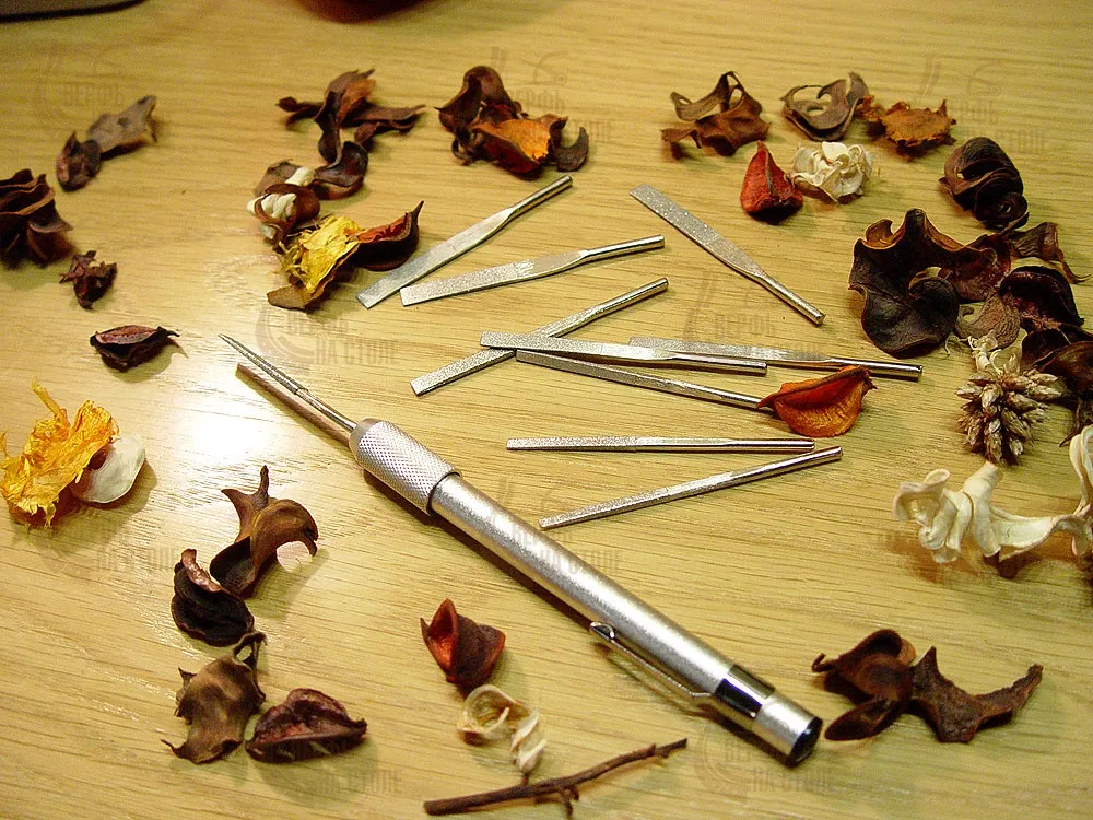 Набор из 12 алмазных надфилей с рукояткой