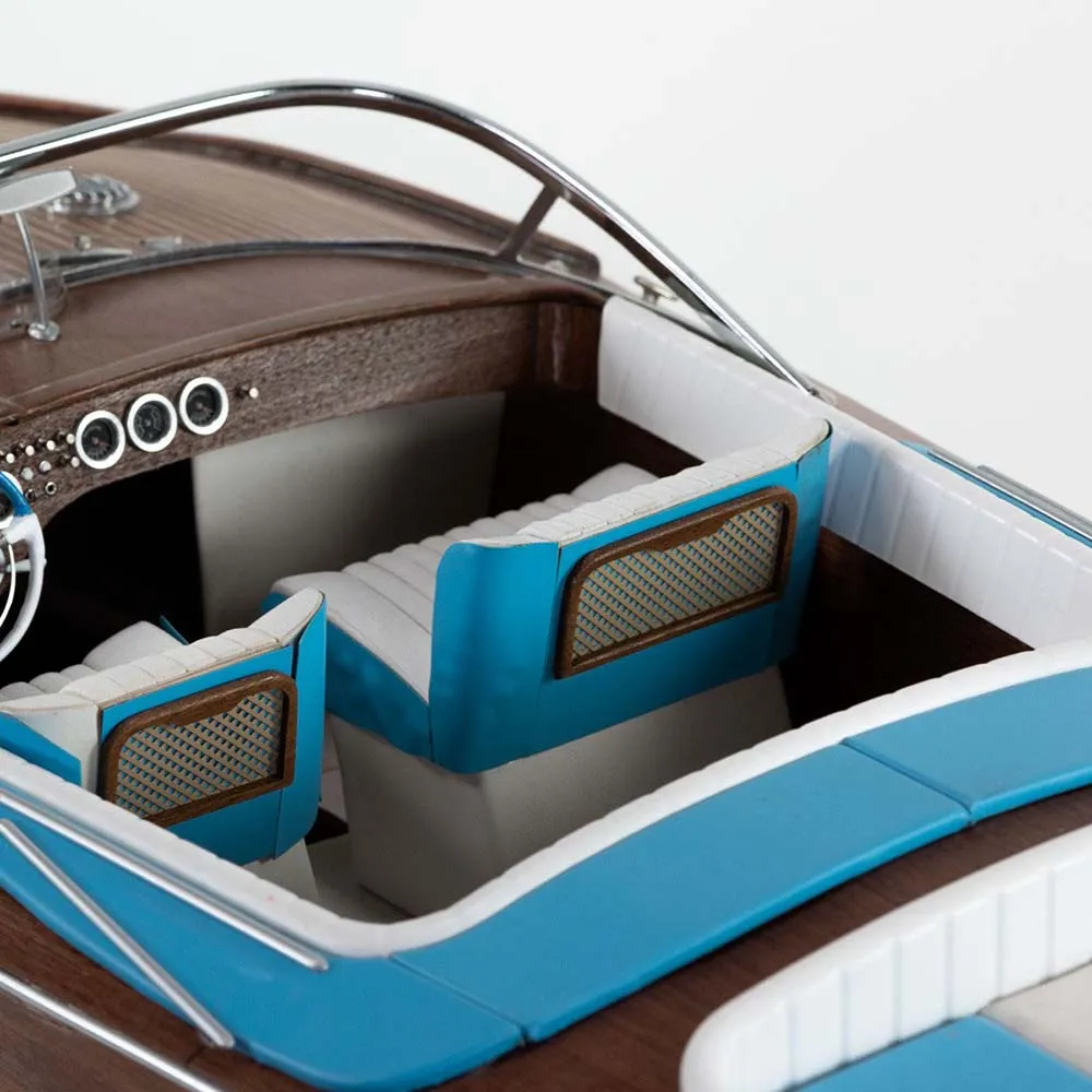 Сборная модель моторной лодки Riva Aquarama 1970 Сборная модель моторной лодки Riva Aquarama 1970