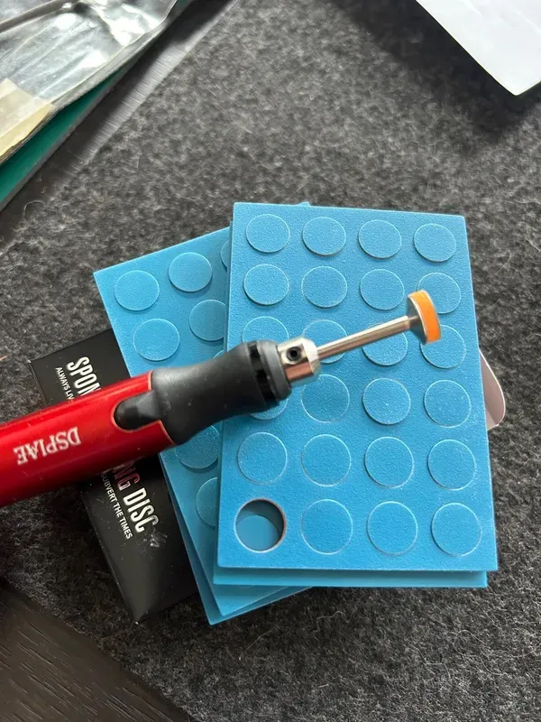 Шлифовальные диски 10 мм с держателем, 96 шт Шлифовальные диски 10 мм с держателем, 96 шт