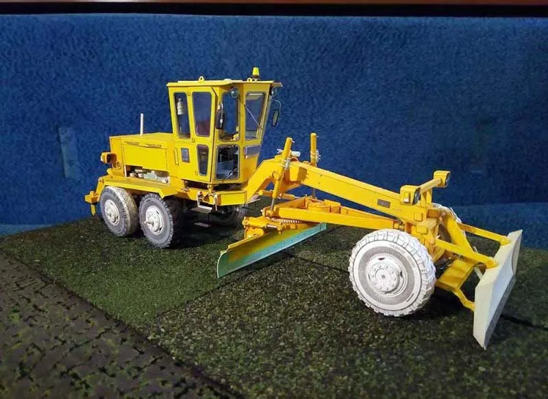 Модель из картона Автогрейдер