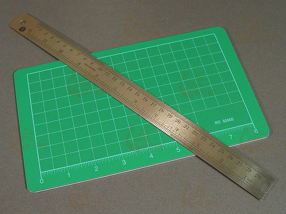 Стальная нескользящая 300 мм линейка Стальная нескользящая 300 мм линейка