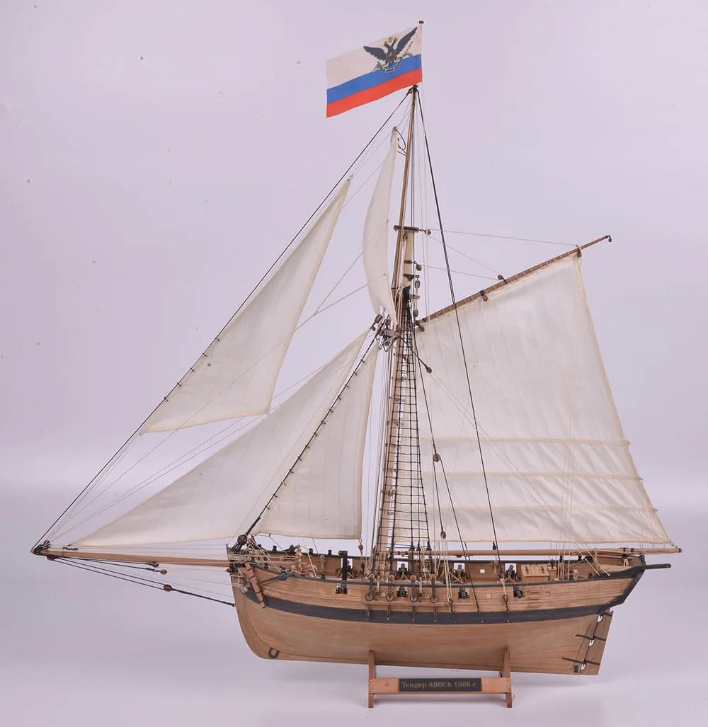 Тендер Авось (груша) со шлюпкой и парусами Тендер Авось (груша) со шлюпкой и парусами