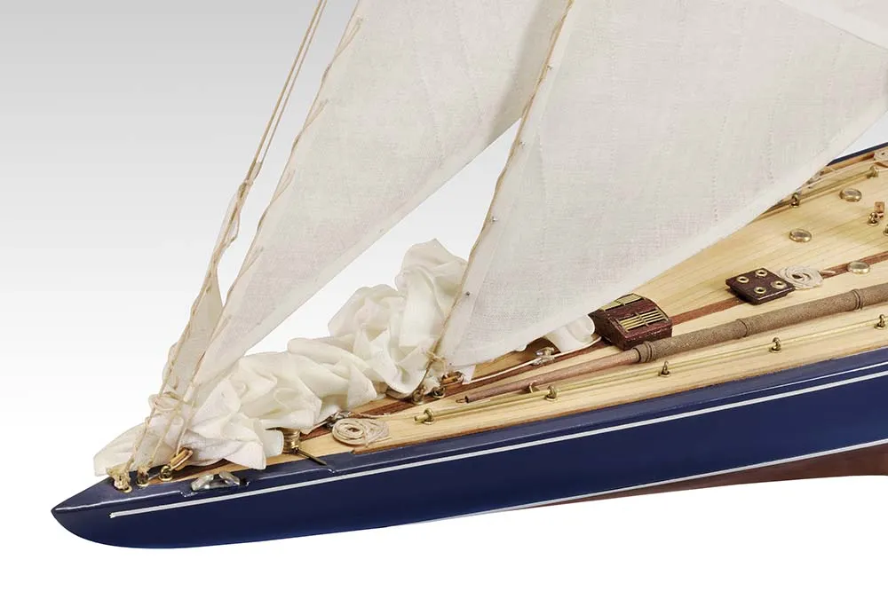 модель яхты Endeavour (плюс инструменты) модель яхты Endeavour (плюс инструменты)