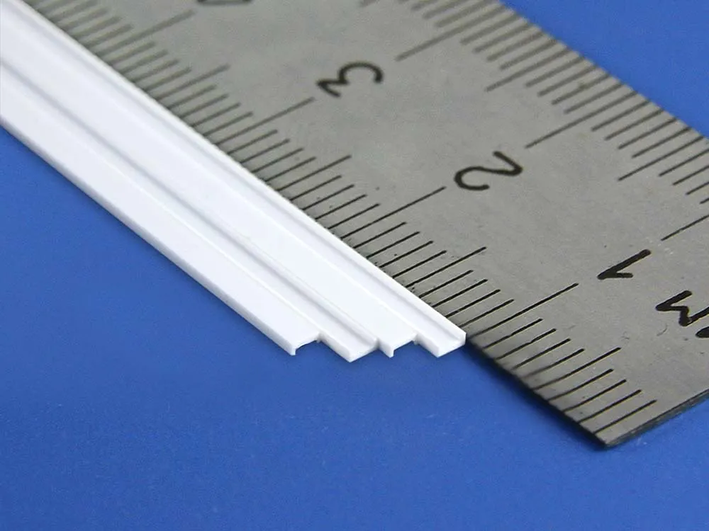 Швеллер пластиковый 1,5х1 мм, 4 шт/уп.