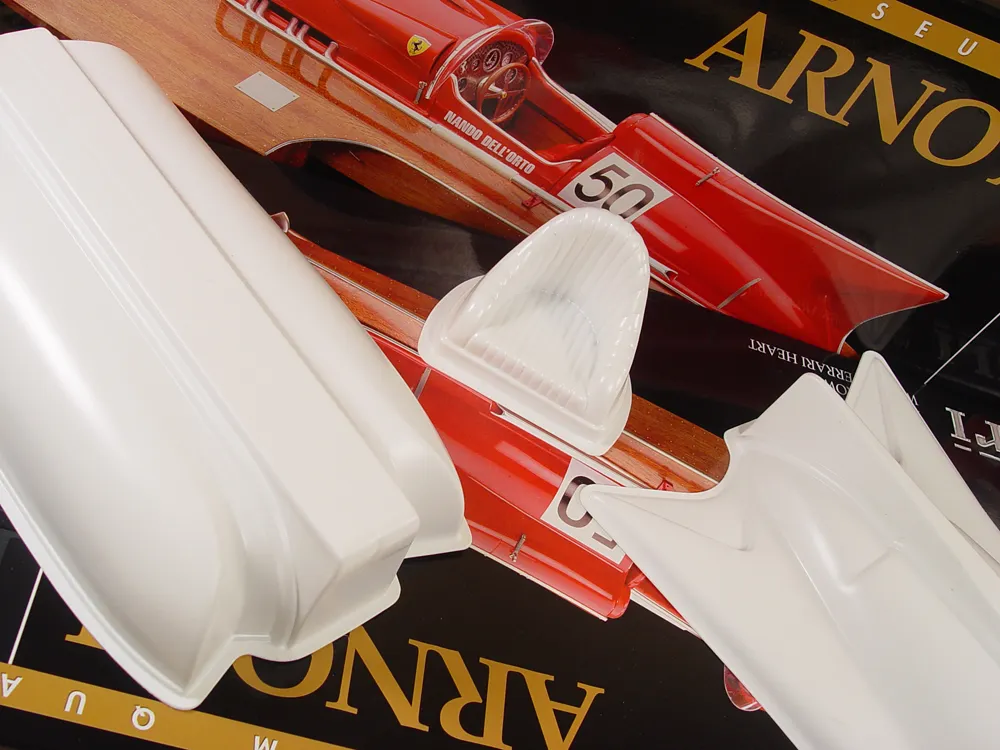 катера Ferrari Arno XI + (Полный набор инструментов, клея и лак) катера Ferrari Arno XI + (Полный набор инструментов, клея и лак)