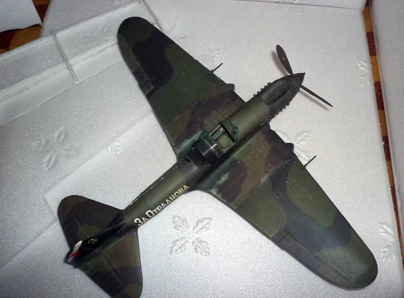 Модель из бумаги штурмовика одноместного Модель из бумаги штурмовика одноместного