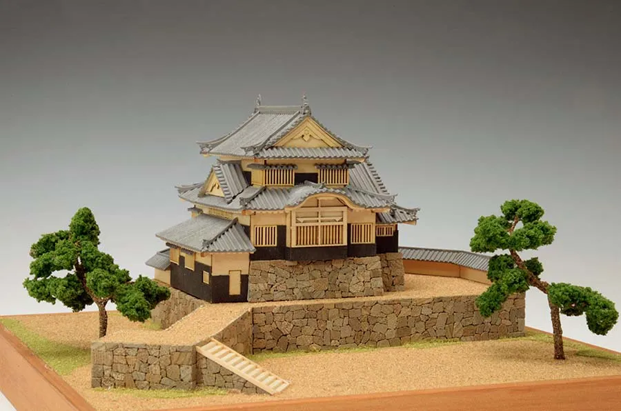 Замок Matsuyama + (Стартовый набор инструментов) Замок Matsuyama + (Стартовый набор инструментов)