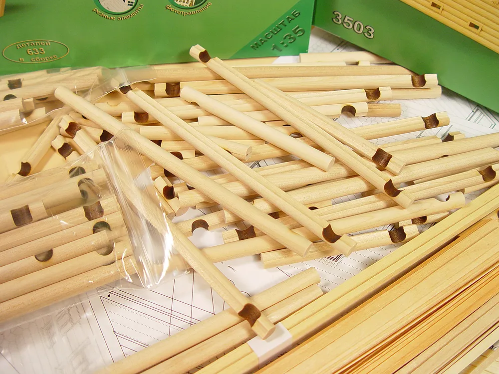 Деревенская изба, версия с подсветкой, 633 детали + (Расширенный набор для сборки) Деревенская изба, версия с подсветкой, 633 детали + (Расширенный набор для сборки)