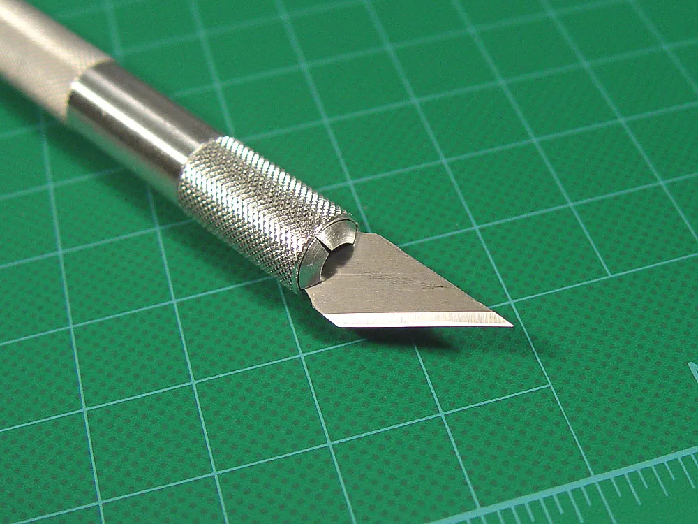 Нож N2 и набор из пяти разных лезвий Нож N2 и набор из пяти разных лезвий