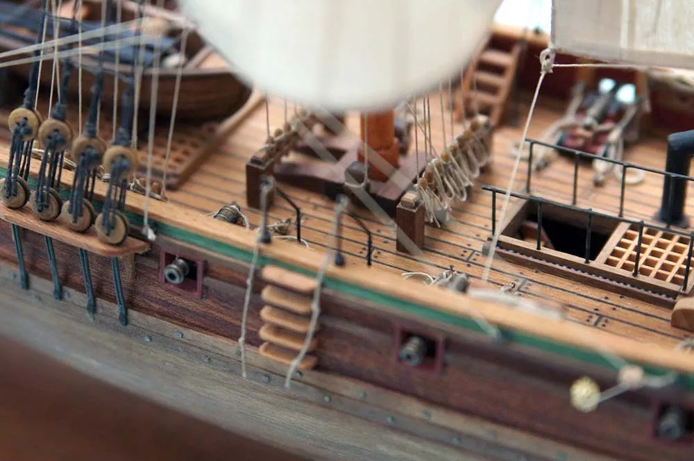 деревянная модель корабля Dolphyn