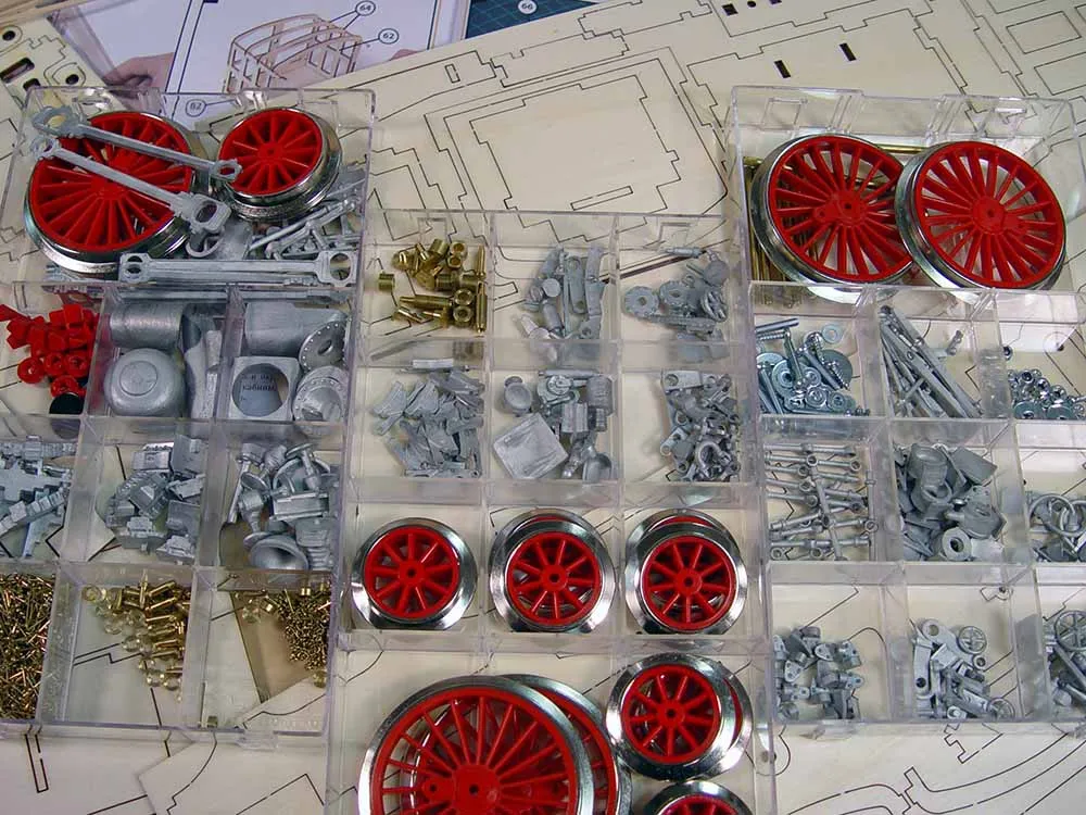 Паровоз сормовский С-68 + (Стартовый набор инструментов) Паровоз сормовский С-68 + (Стартовый набор инструментов)