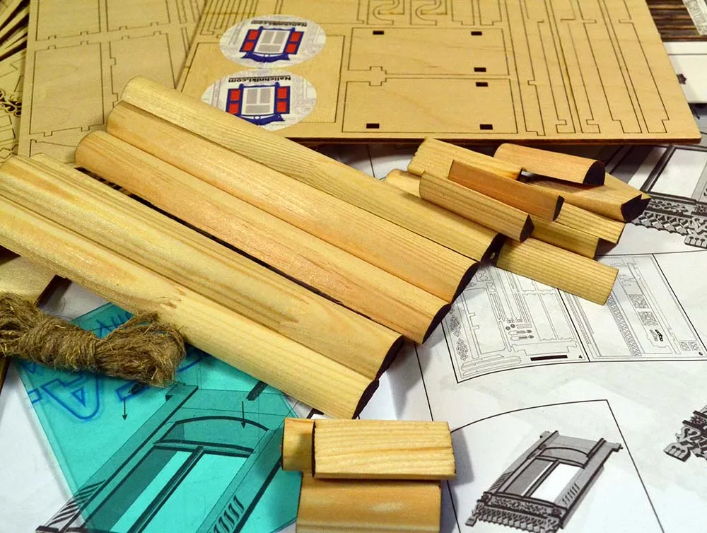 Сборная модель наличника "Бахромчатый", 288 деталей + Клей и краски в комплекте Сборная модель наличника "Бахромчатый", 288 деталей + Клей и краски в комплекте