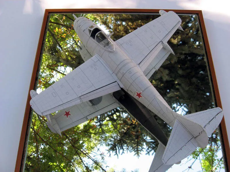 Модель из бумаги реактивный истребитель Модель из бумаги реактивный истребитель