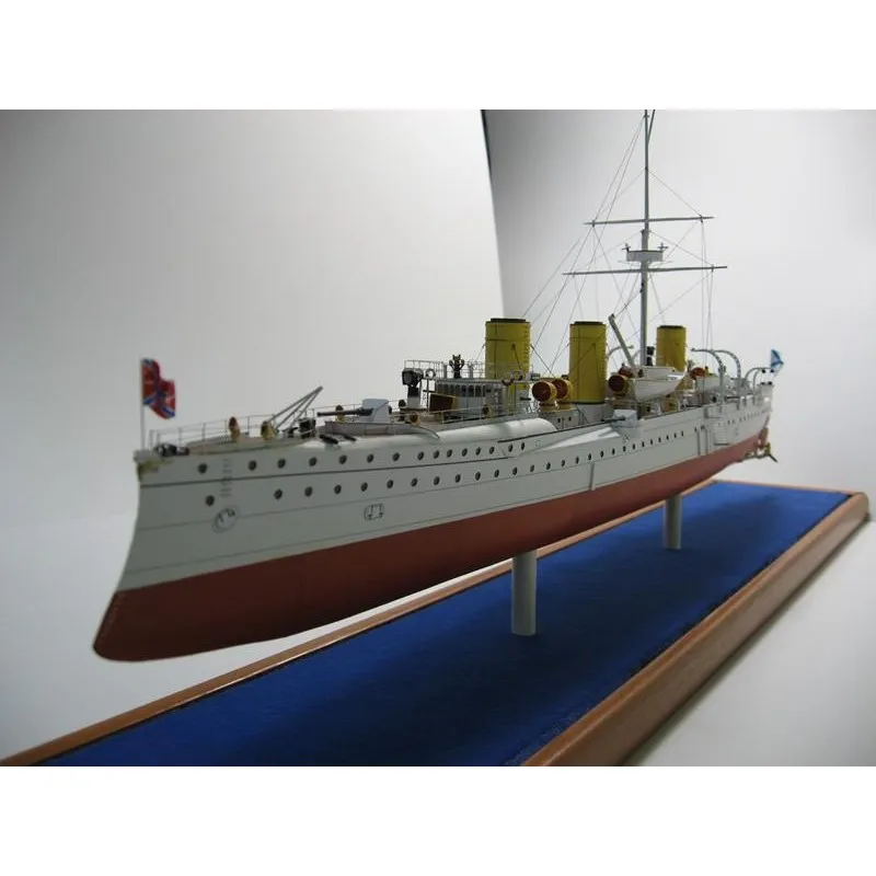 Модель из бумаги бронепалубный крейсер 2-го ранга "Новик", Россия 1901 г Модель из бумаги бронепалубный крейсер 2-го ранга "Новик", Россия 1901 г