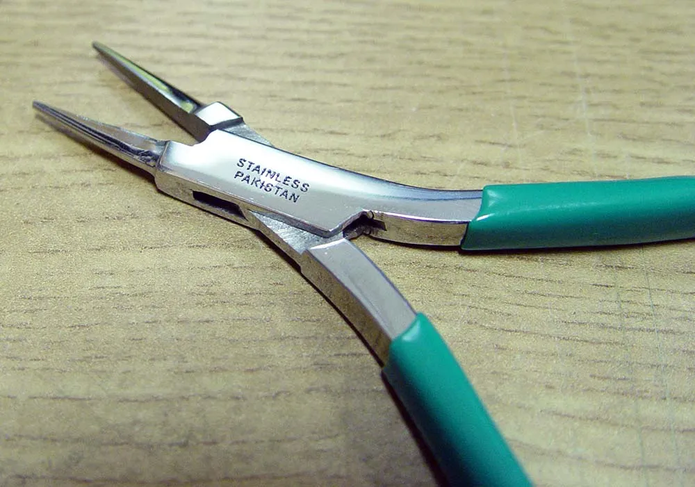 Узкие плоскогубцы Узкие плоскогубцы