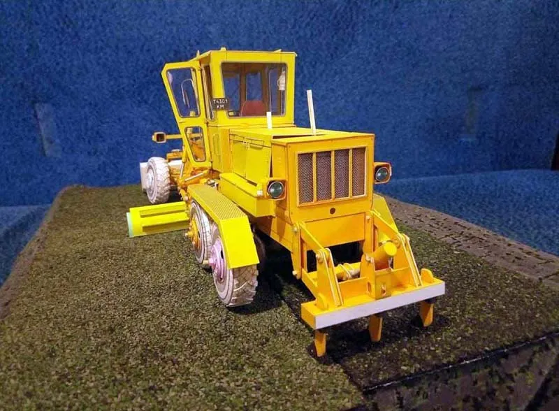 Модель из картона Автогрейдер