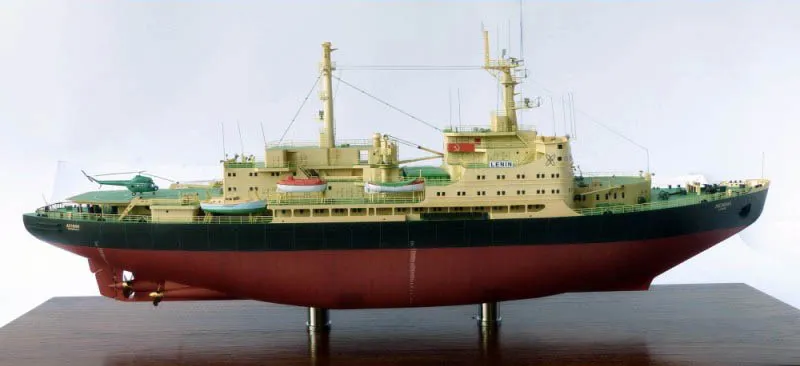 Модель из бумаги Ледокол