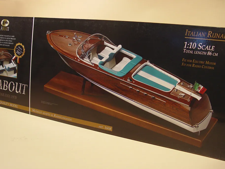 Сборная модель моторной лодки Riva Aquarama 1970 Сборная модель моторной лодки Riva Aquarama 1970