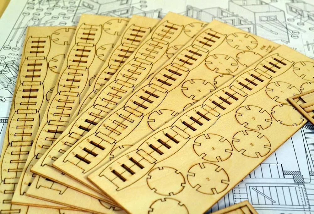 модель корабля для сборки Bonhomme Richard сечение, версия вишня + интерьер