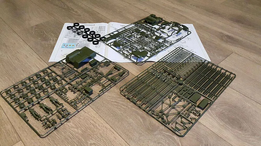 Гвардейский реактивный миномёт БМ-13 "Катюша"  подарочный набор