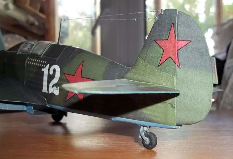 Модель из картона Истребитель 1942 Модель из картона Истребитель 1942